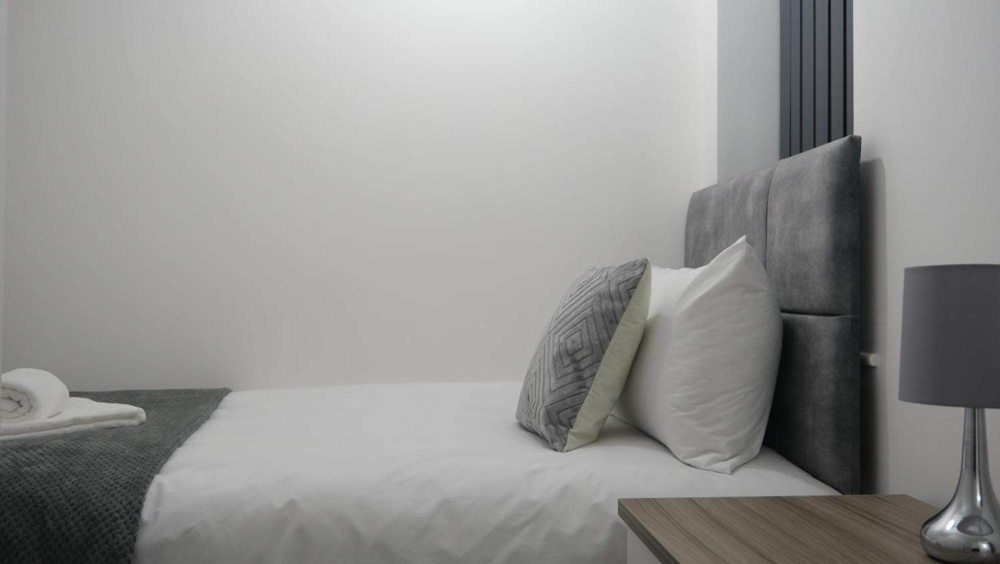 Modernized Three Bedroom House Near City Stadium, Attractions, City Centre - Sky N Netflix - Convenient Transport Манчестър Екстериор снимка