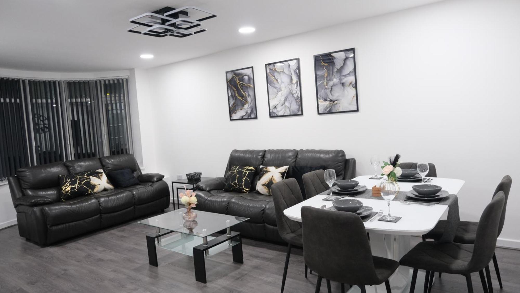 Modernized Three Bedroom House Near City Stadium, Attractions, City Centre - Sky N Netflix - Convenient Transport Манчестър Екстериор снимка