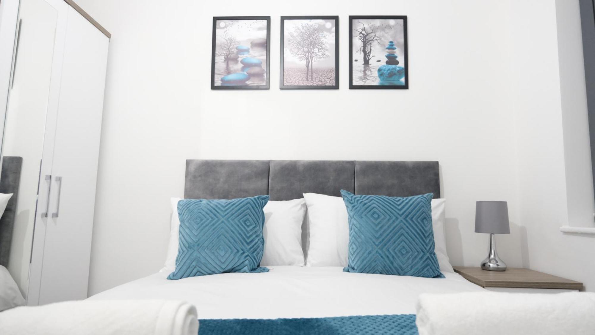 Modernized Three Bedroom House Near City Stadium, Attractions, City Centre - Sky N Netflix - Convenient Transport Манчестър Екстериор снимка
