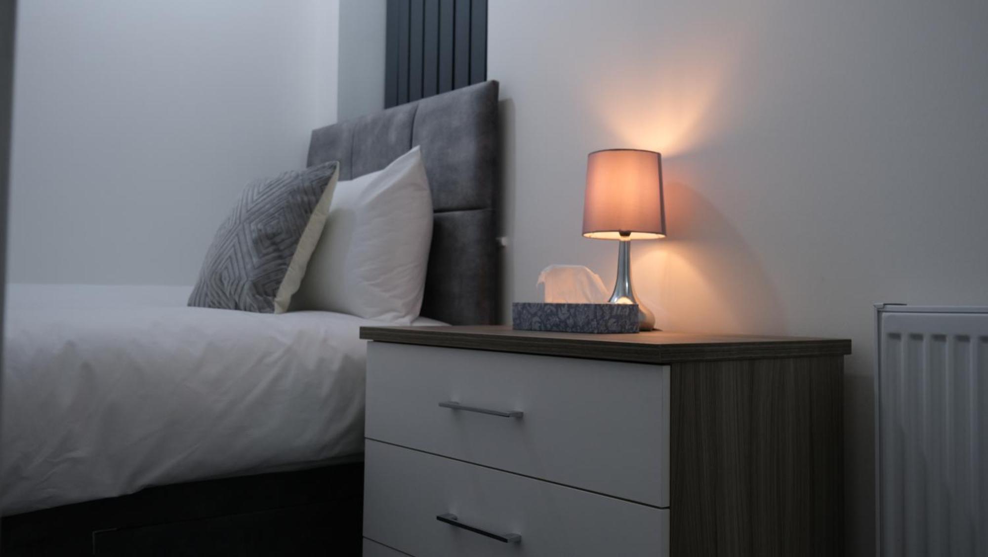 Modernized Three Bedroom House Near City Stadium, Attractions, City Centre - Sky N Netflix - Convenient Transport Манчестър Екстериор снимка