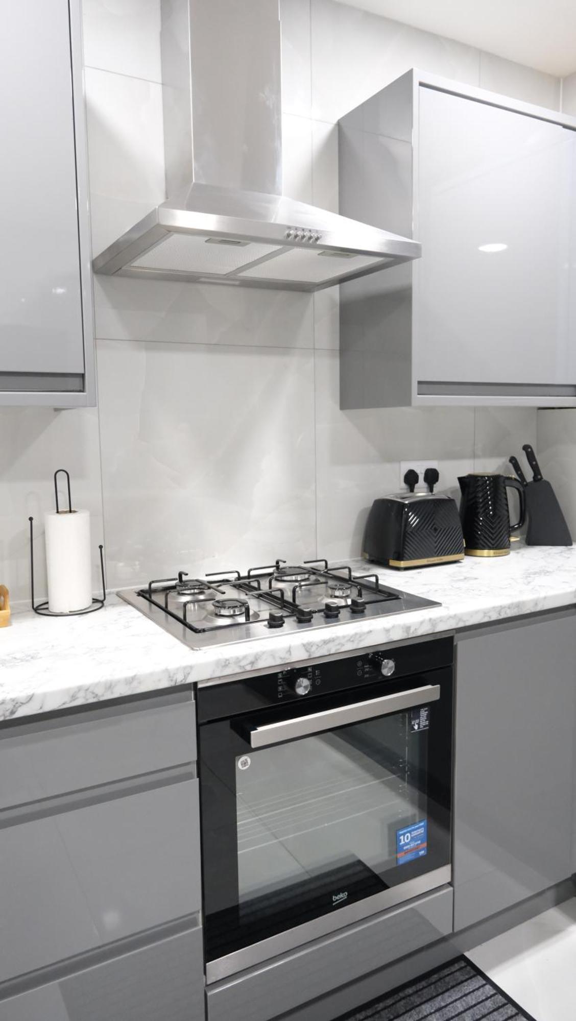 Modernized Three Bedroom House Near City Stadium, Attractions, City Centre - Sky N Netflix - Convenient Transport Манчестър Екстериор снимка