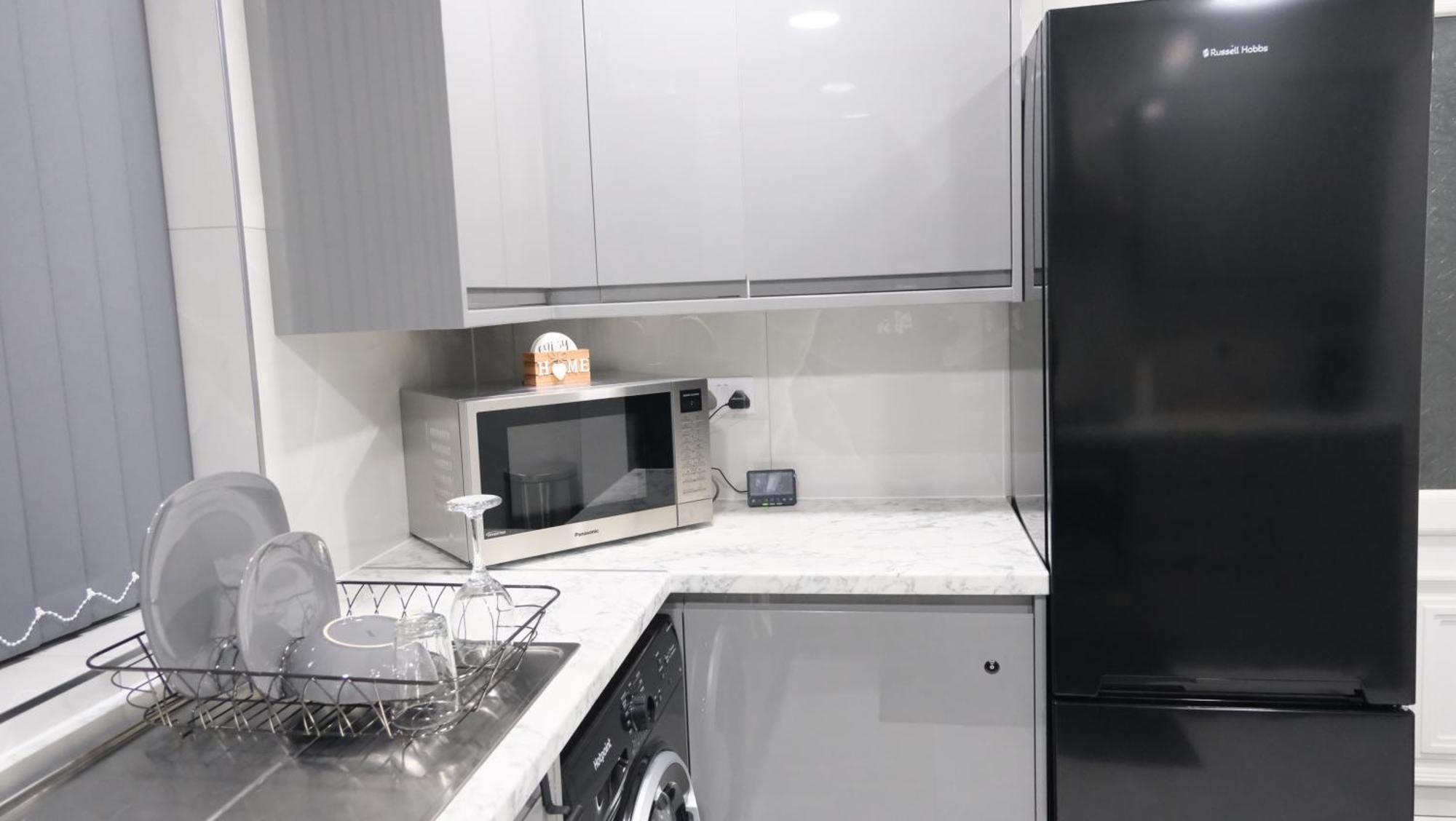Modernized Three Bedroom House Near City Stadium, Attractions, City Centre - Sky N Netflix - Convenient Transport Манчестър Екстериор снимка